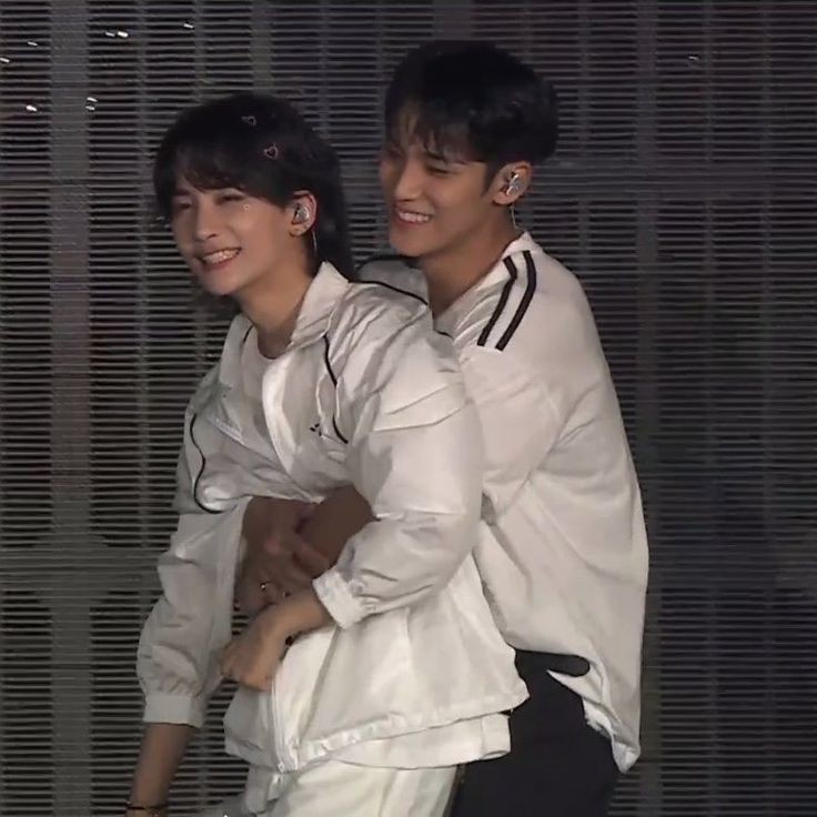 does it ever                just how fast
drives you crazy           the night  changes