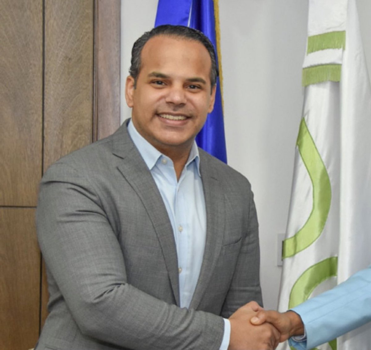 maicolmesa3's tweet photo. Felicito a mi hermano, amigo y jefe político @VasquezPenaRD designado Cónsul General de la Rep Dom en Milán 

Felicidades hermano. https://t.co/TKldbpIMCg