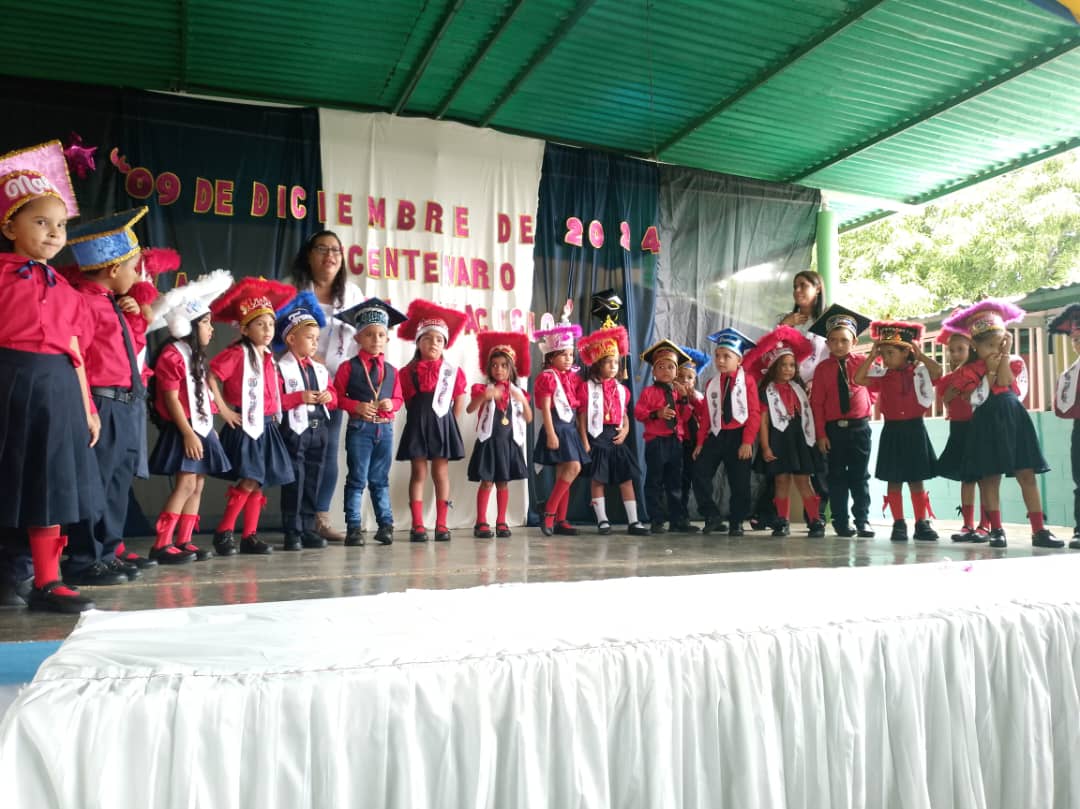 Promoción de Educación Inicial UEE
 Margot Risso de Malavé 
#15Jul los más pequeños se van para 1er Grado 
 <a href="/NicolasMaduro/">Nicolás Maduro</a>
@MPPEDUCACION
<a href="/_LaAvanzadora/">Yelitze Santaella</a>
<a href="/Gob_Guarico/">Gobierno de Guárico</a>
<a href="/josemvasquez/">José Vásquez</a>
<a href="/CDCEGuarico/">CDCE del Estado Guárico</a>
<a href="/EliasEducacion1/">Elías Zurita</a>