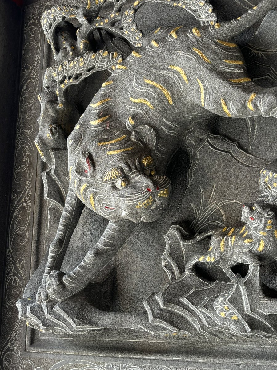 「いや桃園のお寺すごー!すっごいドラゴンとか可愛いのとかあちこちに居るし〜… 」|きはらようすけ（かいじゅうステップ制作中！)のイラスト