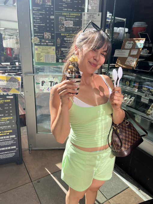 2 pic. Not a feet pic but mmm I was so happy with this hoji-cha ice cream 🩷🍦 https://t.co/mNkO2TrYfE