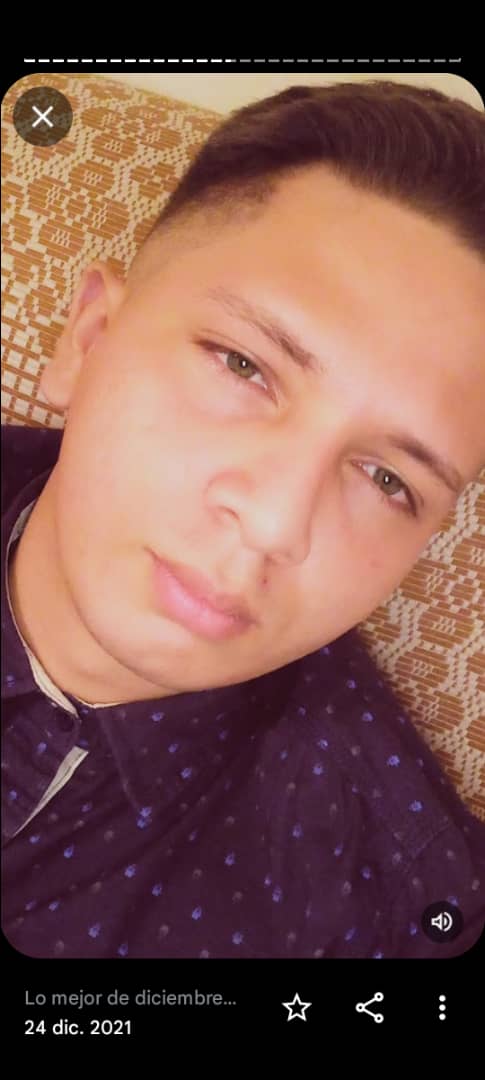 Deyanira Vallenilla Hoy seguimos en mil trincheras tweet media