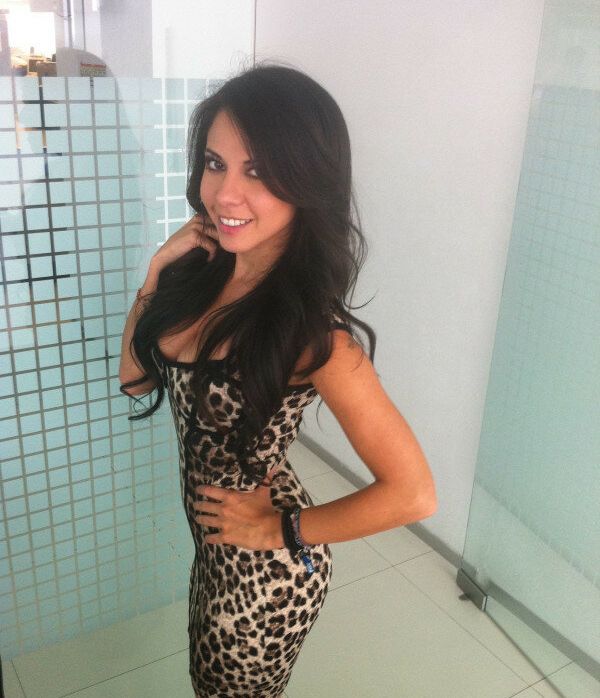 ChicasSuperCute's tweet photo. A mi jefe le gusta verme con este vestido https://t.co/zoe55WHPyr
