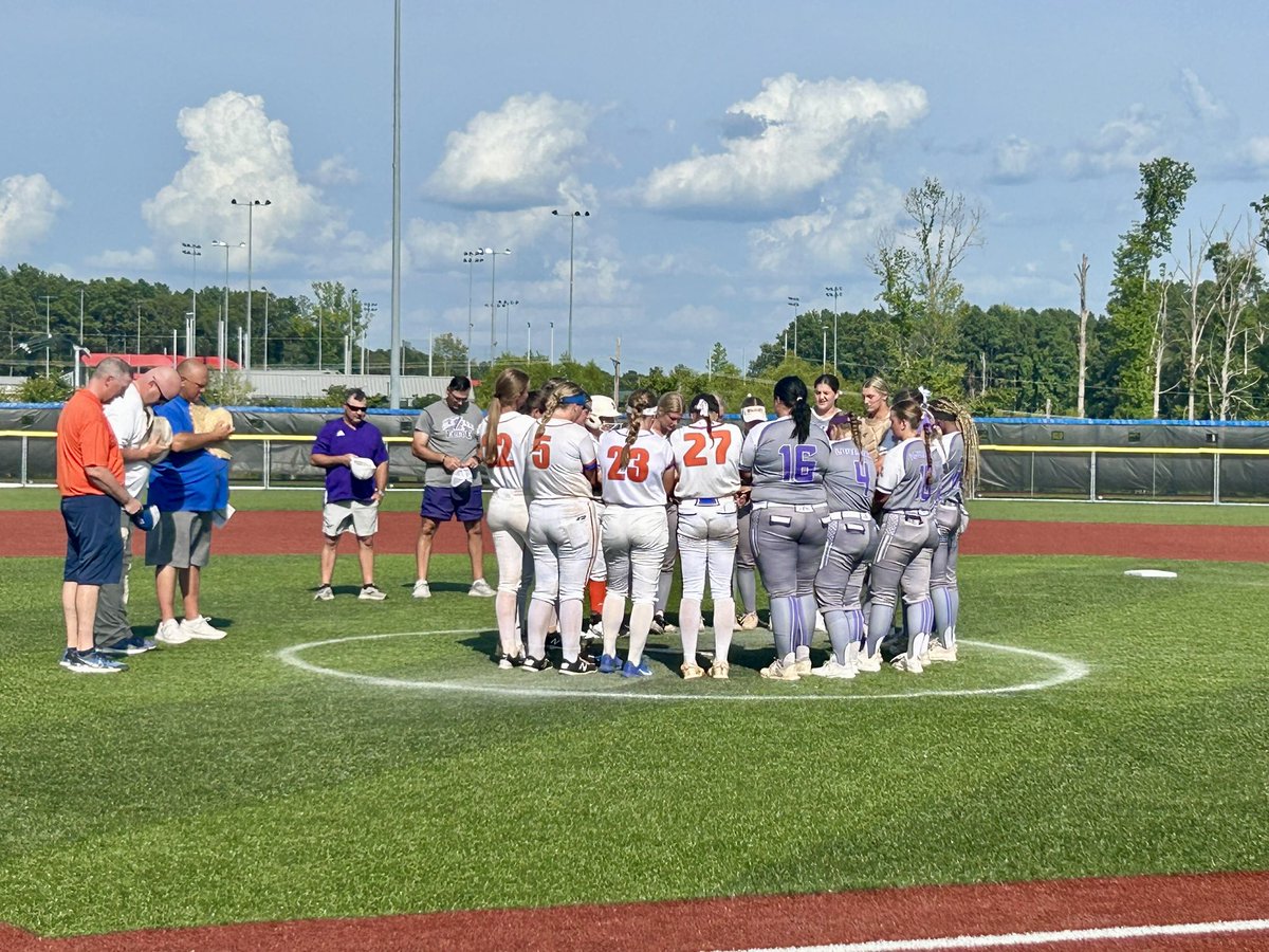 Finished pool play 3-0 <a href="/NFAsoftball/">National Fastpitch Alliance</a> in the Louisiana ☀️ today. Bracket play starts tomorrow! 💙🧡