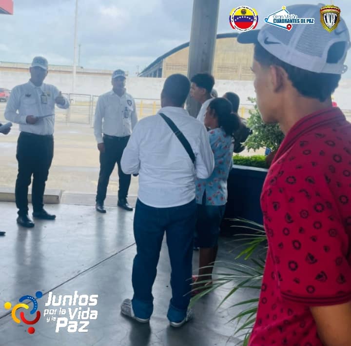 Fortaleciendo la Gran Misión Cuadrantes de Paz, funcionarios del C.I.C.P.C El Tigre realizaron Jornada de Prevención en estas vacaciones seguras, en el terminal de pasajeros Cleto Quijada de El Tigre 
<a href="/DouglasRicoVzla/">Douglas Rico</a>
<a href="/Cicpc374/">REDIP ORIENTAL</a>
<a href="/Cicpc192/">CICPC ANZOÁTEGUI</a>
<a href="/CICPCAnzPrev/">.</a>
#VenezuelaSegura