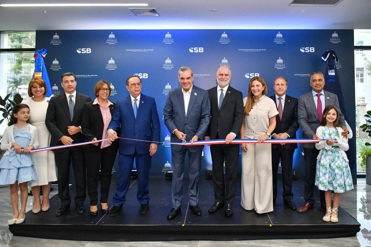 SIMVRDO's tweet photo. Hoy nuestro SIMV @EBournigalRead asistió a la presentación del informe de gestión 2020-2024 de @SuperdeBancosRD , con la presencia del excelentísimo @luisabinader

Desde la SIMV deseamos felicitarles por los logros alcanzados durante  estos cuatro años, les auguramos más éxitos! https://t.co/f0gJihUSOS