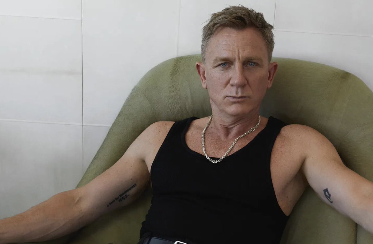 Dicker_JJ's tweet image. embassy org chart:

trade, intel 
consular, cultural