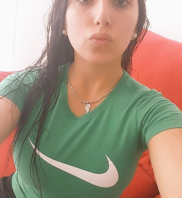 Salma24702613's tweet photo. Feliz tarde mis machos que tal me veo 😈😍... Hay días en que solo puedo pensar en sexo y no dejo de repetirme que soy una puta que solo sabe abrirse de piernas para que mis chichotas brinquen en cada metida de pito. Me fascina sentirme tan depravada 🥵
Les gusta como me veo😩🥺 https://t.co/H0mXpNdIOm