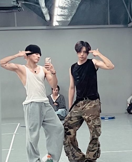After this energy-draining exercise, it's time for Sunwoo and I to do something exciting! I'm really happy how Sunwoo and I spent our time after lots of practice