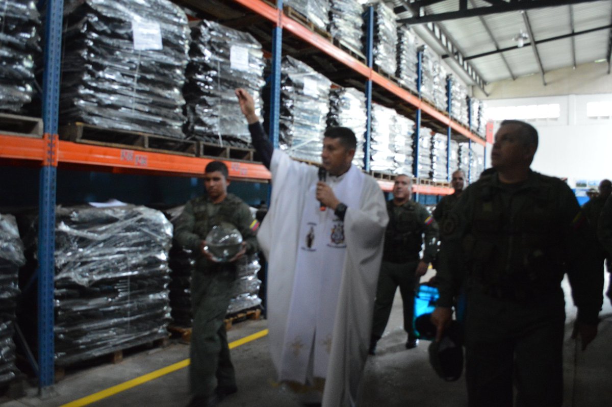 daex_ve's tweet photo. Hoy desde el #ARSENAL, El GD Jesús Carrera, Director General junto a la Gran Familia #DAEX, Celebró la Eucaristía en conmemoración a la virgen del Carmen y bendición de las instalaciones de Almacenes y Talleres Mtto de IV Escalón por el Capellán Prebistero Tcnel Alexander Córdoba https://t.co/rnQr8eWzgE