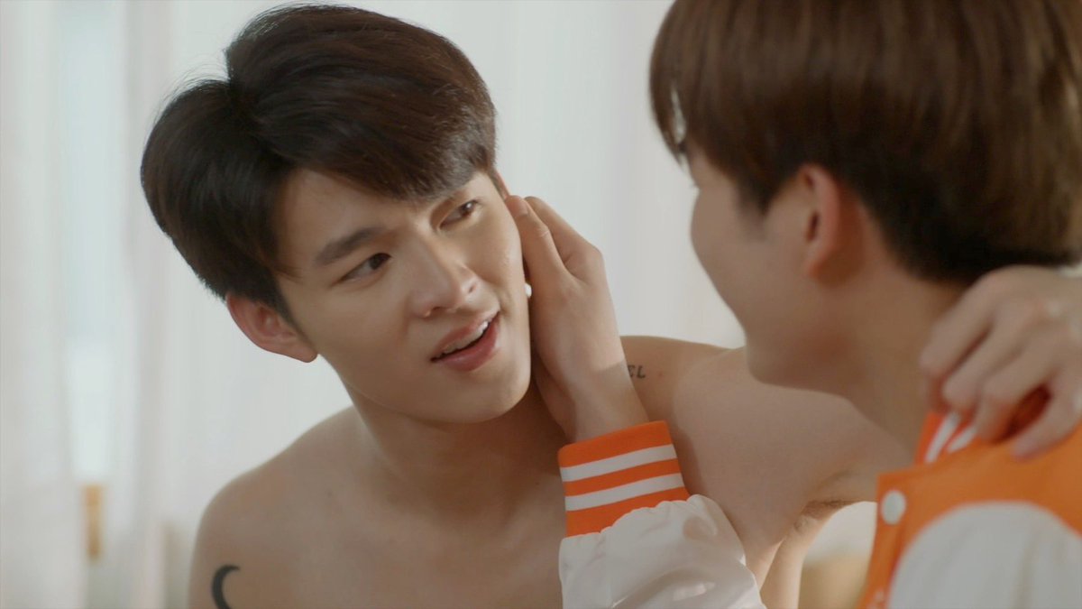 startalkent's tweet photo. เขารักกันแต่ทำไมเราเขิน !!!  ริว (มีน-นิชคุณ) & เซ็น (ปิง-กฤตนัน) ปล่อยโมเมนต์คนคลั่งรัก ใน The Rebound เกมนี้เพื่อนาย’ Ep.8

 #TheRebound1stPoster #TheReboundSeries #เกมนี้เพื่อนาย #ViuOriginal
#มีนปิง  #meanping 

      แรงดีไม่มีตกสำหรับสำหรับซีรีส์ ‘The Rebound เกมนี้เพื่อนาย’ ผลงานจาก จาก Viu Original (วิว ออริจินัล) ที่ในสัปดาห์นี้แม้ทุกอย่างจะไม่ได้โรยด้วยกลีบกุหลาบไปเสียหมด แต่เรื่องราวอานุภาพความคลั่งของ ริว (มีน-นิชคุณ) ที่มีต่อ          เซ็น (ปิง-กฤตนัน) หลังจากทั้งคู่ตกลงเป็นคบกันแล้ว ริวแทบทรงเก็บอาการหึง หวง ไม่อยู่ก็คนมันคลั่งรักเนอะ สำหรับใน Ep.8 นี้บอกเลยว่าเตรียมแคปหน้าจอกันรัวๆตักตวงโมเมนต์ความหวานที่พุ่งกระจายได้เลย เพราะงานนี้ผู้กำกับ กอล์ฟ-ธัญญ์วาริน จัดให้อย่างต่อเนื่อง เสิร์ฟหนัก เสิร์ฟเน้นกับซีนปลดพันธนาการรักของทั้งคู่ งานนี้บอกได้เลยว่าแฟนๆ เตรียมหมอนไว้ข้างตัวเพราะคุณจะกรี๊ดดังมาก !!! 

       ในสัปดาห์นี้ความรักของ ริว (มีน-นิชคุณ) กับ เซ็น (ปิง-กฤตนัน) ปล่อยโมเมนต์คนคลั่งรักชนิดที่ว่ามองอะไรก็เป็นสีชมพูแฮปปี้ทุกเวลาที่อยู่ด้วยกัน แต่ อะตอม (แฟรงค์-ธนัตถ์ศรันย์) ผู้ที่ไม่รู้ถึงสถานะที่เกินเพื่อนไปแล้วของ ริว & เซ็น ที่ยังคงเดินหน้าลุยทำคะแนนเพื่อเอาชนะใจเซ็น อะตอมขอมาทานอาหารที่บ้านเซ็นทำให้บรรยากาศในโต๊ะอาหารแทนที่จะอบอุ่นกลายเป็นร้อนระอุ เมื่อริวคนออกอาการหึงแต่แสดงออกไม่ได้ แต่เมื่ออยู่กับสองคน ริว ก็แสดงความงอน เซ็น เรื่องอะตอม พร้อมทั้งลงโทษ เซ็น อย่างหนัก…. ??? บทลงโทษของริวจะเป็นแบบไหนบอกได้คำเดียวว่าเตรียมฟิน ในวัน พฤหัสบดี ที่ 18 กรกฎาคม นี้ และทุกวัน พุธ - พฤหัสบดี  เวลา 20.00 น. ในซีรีส์ “ The Rebound Series เกมนี้เพื่อนาย ” ได้ที่ Viu (วิว) ที่เดียวเท่านั้น

📍