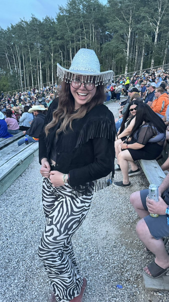 mickers101's tweet image. If I didn’t wear this jacket and pants I was going to have to get rid of them 😂