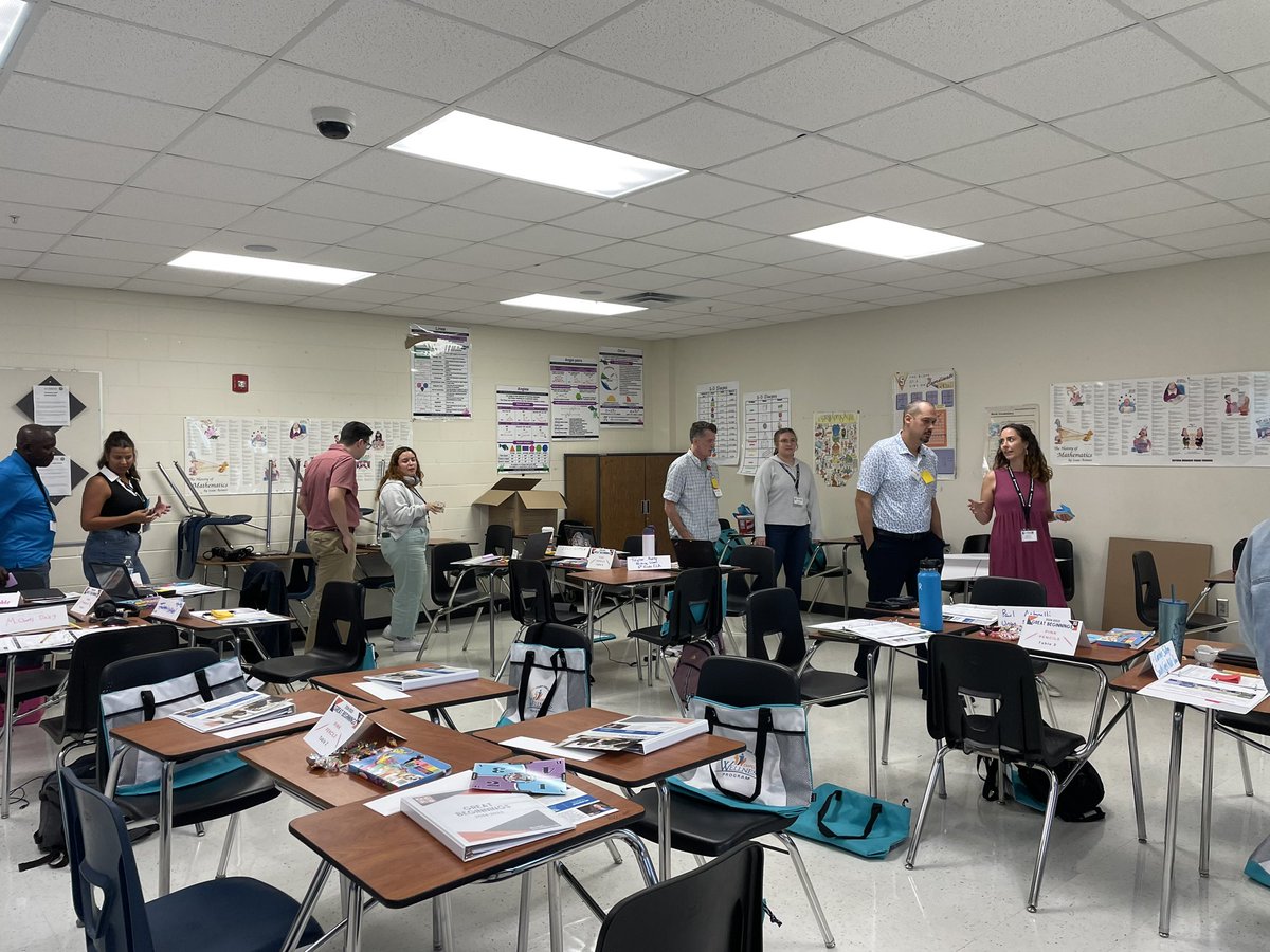 ScurryJessica's tweet photo. Today we welcomed another great group of teachers to OCPS! πTeachers were having great discussions in their stroll pair share and created a consensus on what classroom management is. π@ocpsPL #OCPSInduction #PinkPencils https://t.co/9E4Alcclbu