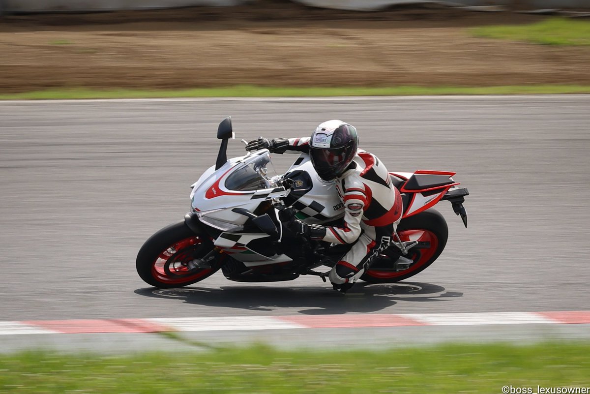boss_lexusowner's tweet photo. KUSHITANI RIDING MEETING🏍
2024.07.09
#KUSHITANI #筑波サーキット
#aprilia #RS660Extrema
#葉月美優 @miumiu0055 https://t.co/IkQ5umEeva