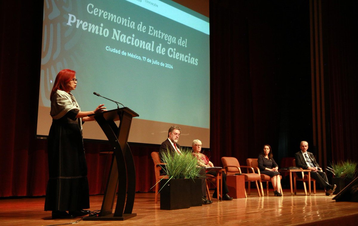 La titular de la <a href="/SEP_mx/">SEP México</a>, Leticia Ramírez Amaya encabezó la entrega del Premio Nacional de Ciencias de los últimos cuatro años, del 2020 a 2023. En representación del presidente Andrés Manuel López Obrador, aseguró que este gobierno valora la creatividad e innovación del sector