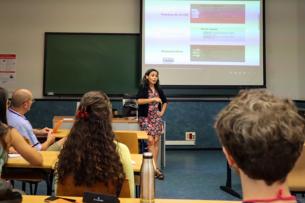 IRLlull's tweet photo. Durant el segon dia de les #38JIPC han entrat a l’aula la intel·ligència artificial, Papasseit i el teatre. Olivia Espejel,  Mariona Masgrau i Adela Kotátková han conduït els tallers.

#XarxaLlull https://t.co/NviFrDgn4x