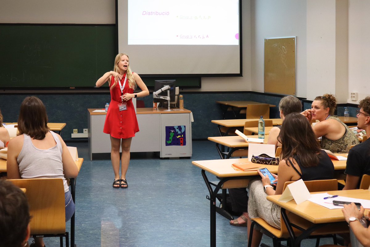 IRLlull's tweet photo. Durant el segon dia de les #38JIPC han entrat a l’aula la intel·ligència artificial, Papasseit i el teatre. Olivia Espejel,  Mariona Masgrau i Adela Kotátková han conduït els tallers.

#XarxaLlull https://t.co/NviFrDgn4x