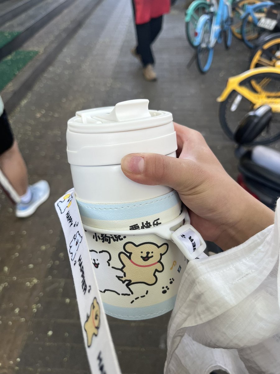 preloading0624's tweet image. 海南鸡饭大胜利！！椰浆饭吃得只剩一点（晚上起来吃完了）喝了一点点的抹茶，被小哥问好喝吗（也没很好喝我就是想降低皮质醇）。今早还是醒很早，顺便来吃早饭。新加的西兰花和菠菜很好吃！