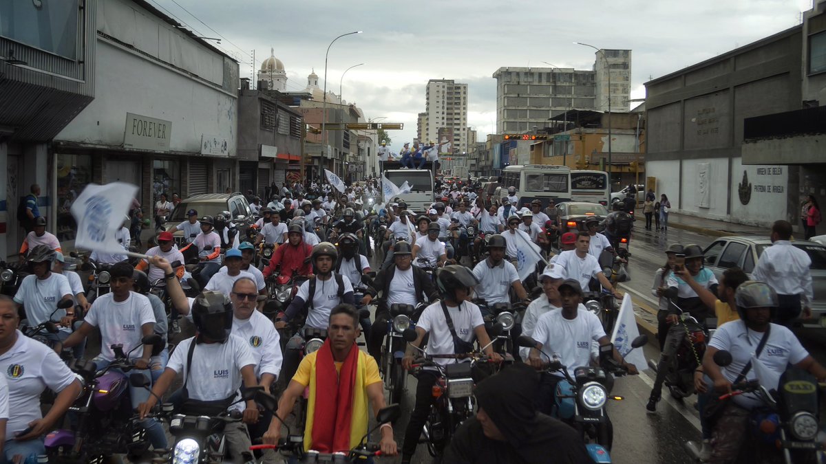 Luisemartinezh's tweet photo. #PuebloAPueblo llegamos a #Maracay, mi ciudad natal. 

Con gran entusiasmo recorrimos en caravana el sur de la capital del estado #Aragua promoviendo el VOTO y más importante aún, el velar por el respeto a la voluntad de los venezolanos en los centros de votación.

Junto a mi familia estaré en el centro de votación como testigo, dando ejemplo en esta misión. 

¡Vamos a cambiar a #Venezuela, este #28Jul con el esfuerzo de todos! 

#SomosGarantíaDeCambioEnPaz
#UnidosSeViveMejor
#17Jul