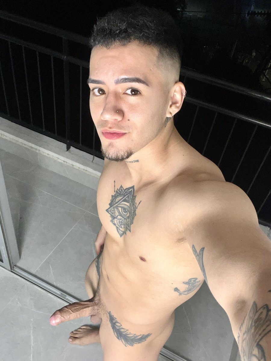 Buenas noches 😈🔥
Quien baja y me lo besa 💋