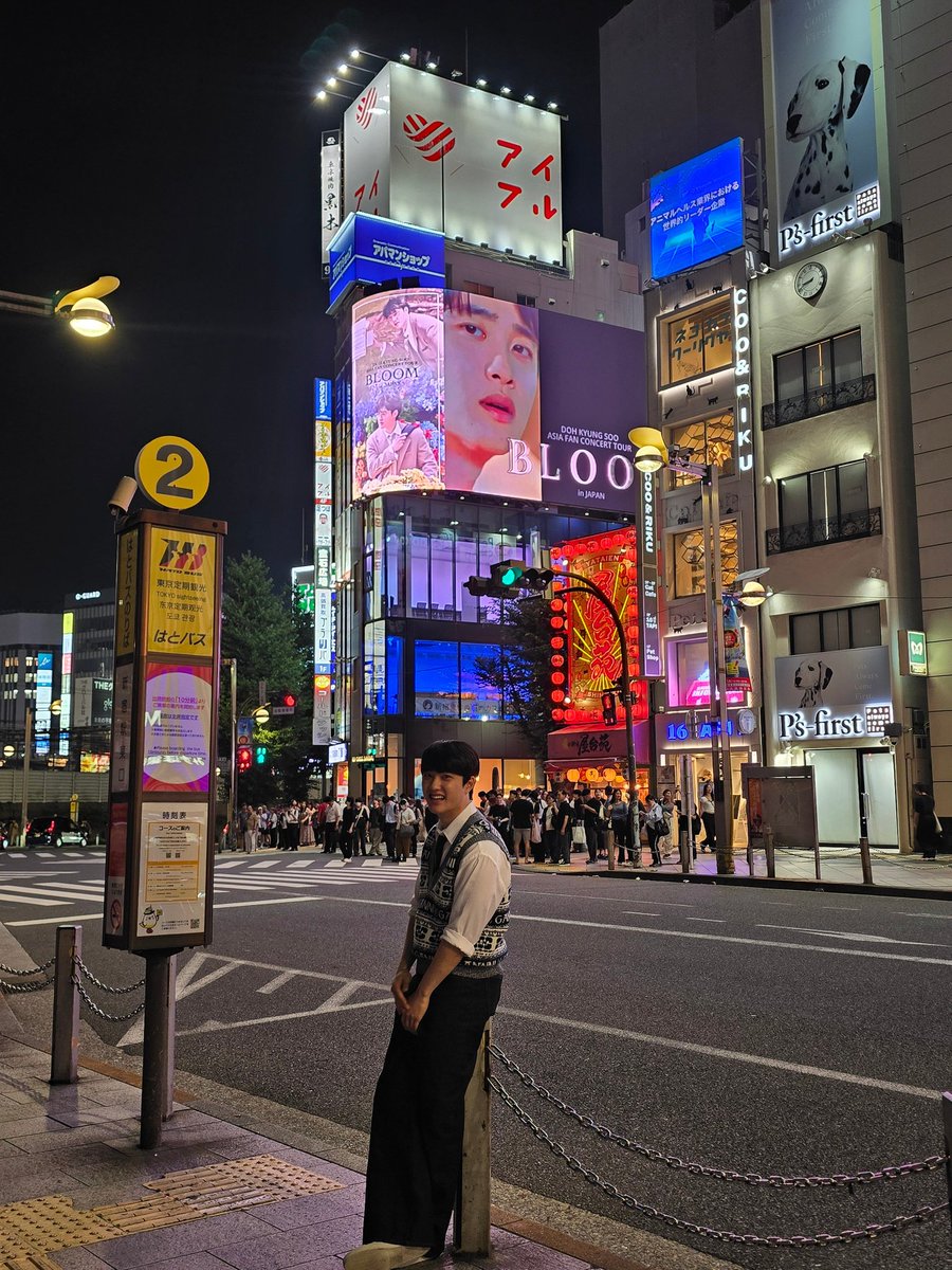 SooSimply_'s tweet photo. Street date with Doh kyungsoo https://t.co/286XeO1jzy