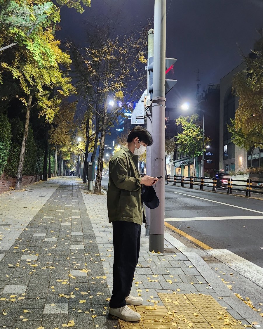 SooSimply_'s tweet photo. Street date with Doh kyungsoo https://t.co/286XeO1jzy