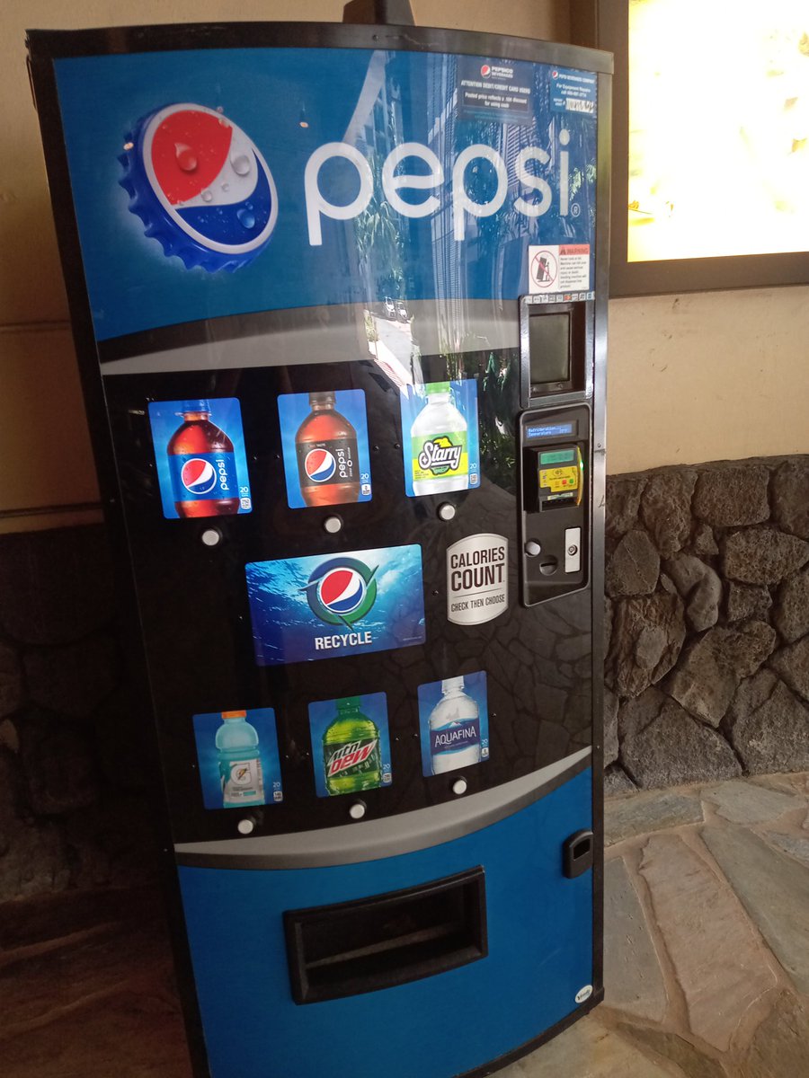 ハワイの自販機？ いくらだろうと思ったらこれ３ドルてことかな？ まあまあ高いな〜💦