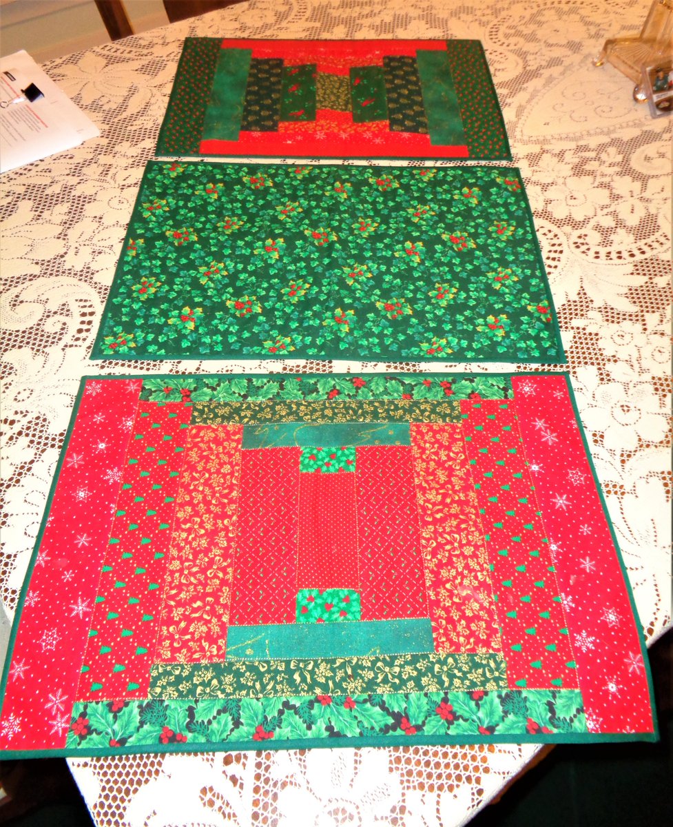 10MinDQ's tweet photo. #GlioblastomaAwarenessDay #RIPGinger Just a few more items my sister quilted or sewed. Take note of the spider web on the Halloween placemat. https://t.co/YSzB6BnyS0