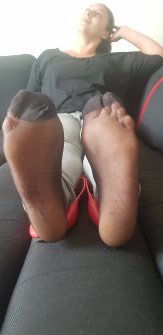 Sniff or kiss ? https://t.co/ITL4Q7f60v<a href="/tag/feet"class="tags"><span>#feet</span></a><a href="/tag/feetfetish"class="tags"><span>#feetfetish</span></a><a href="/tag/flats"class="tags"><span>#flats</span></a>