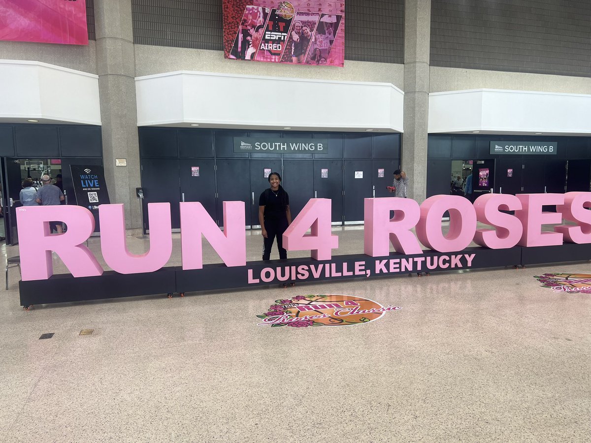 itzjustmyah's tweet photo. What a weekend in Louisville at Run 4 the Roses! 🌹 Now off to Rock Hill for 3SSB! Let's work! 🏀 #Run4theRoses #Louisville #RockHill #3SSB #LadyPush #OnTheWay https://t.co/QlLhgcKyMg
