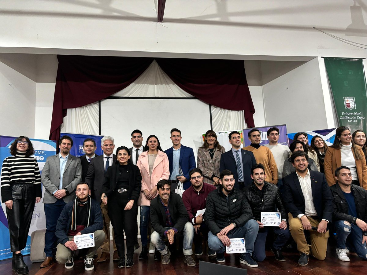 nicolasalonsob's tweet photo. 🥇Premio Joven Empresario de San Luis** 🚀

Junto al Gobernador de San Luis @claudiojpoggi y el presidente de la Cámara @emmalopez24 en un nuevo premio, destacamos la importancia de fortalecer el trabajo en conjunto de las instituciones de apoyo emprendedor.

@camejoven @redcame https://t.co/5iSBAyPoK8