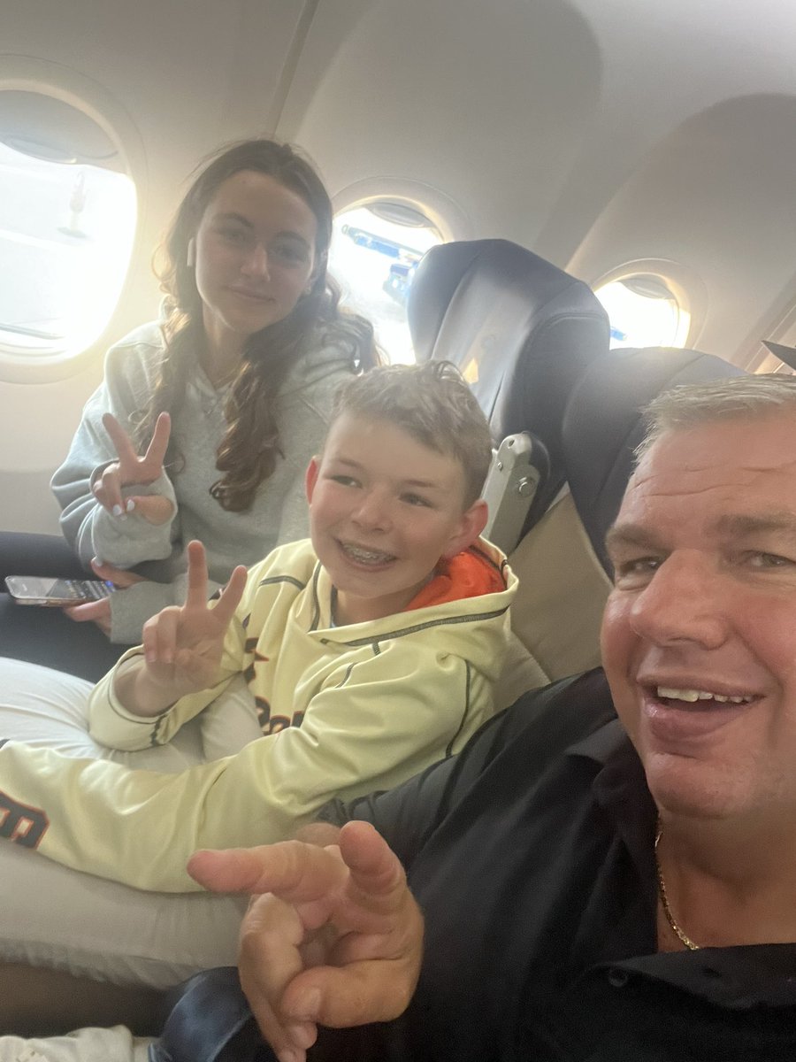 32Duke's tweet photo. Wheels up! #KingdomBound https://t.co/Hft7IoWq2L
