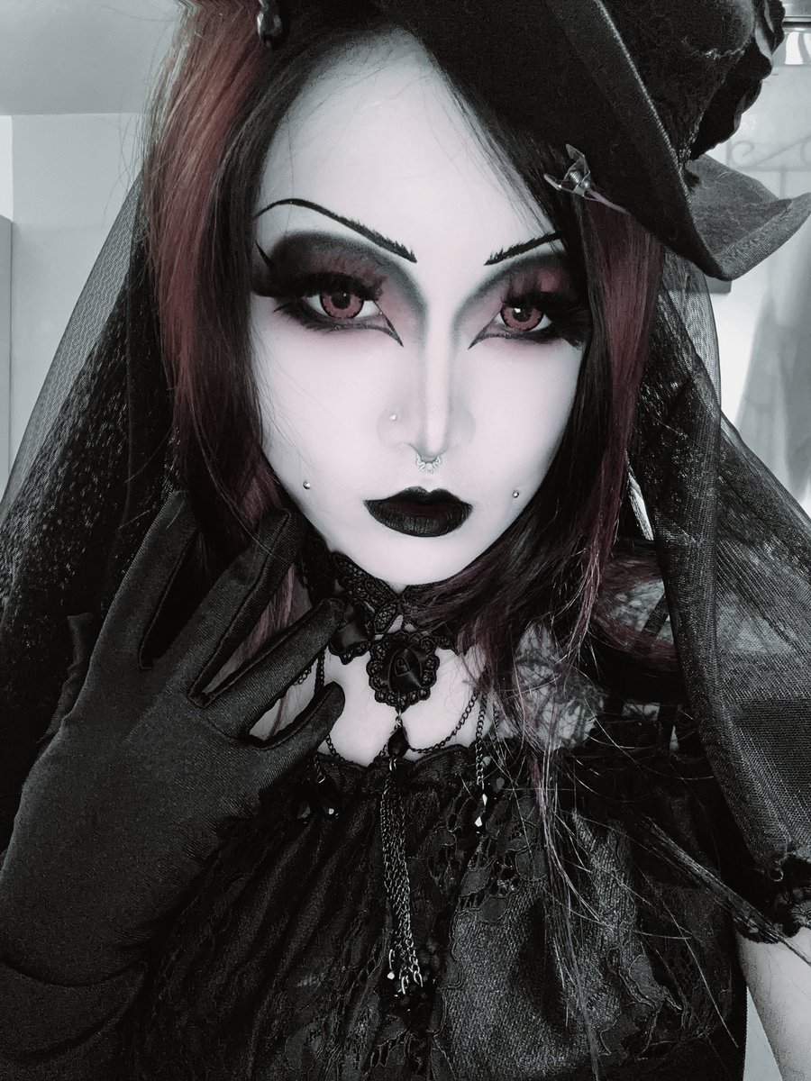 KII999ARA's tweet photo. #goth
#vampire
#darkness https://t.co/PgSkgekmKF