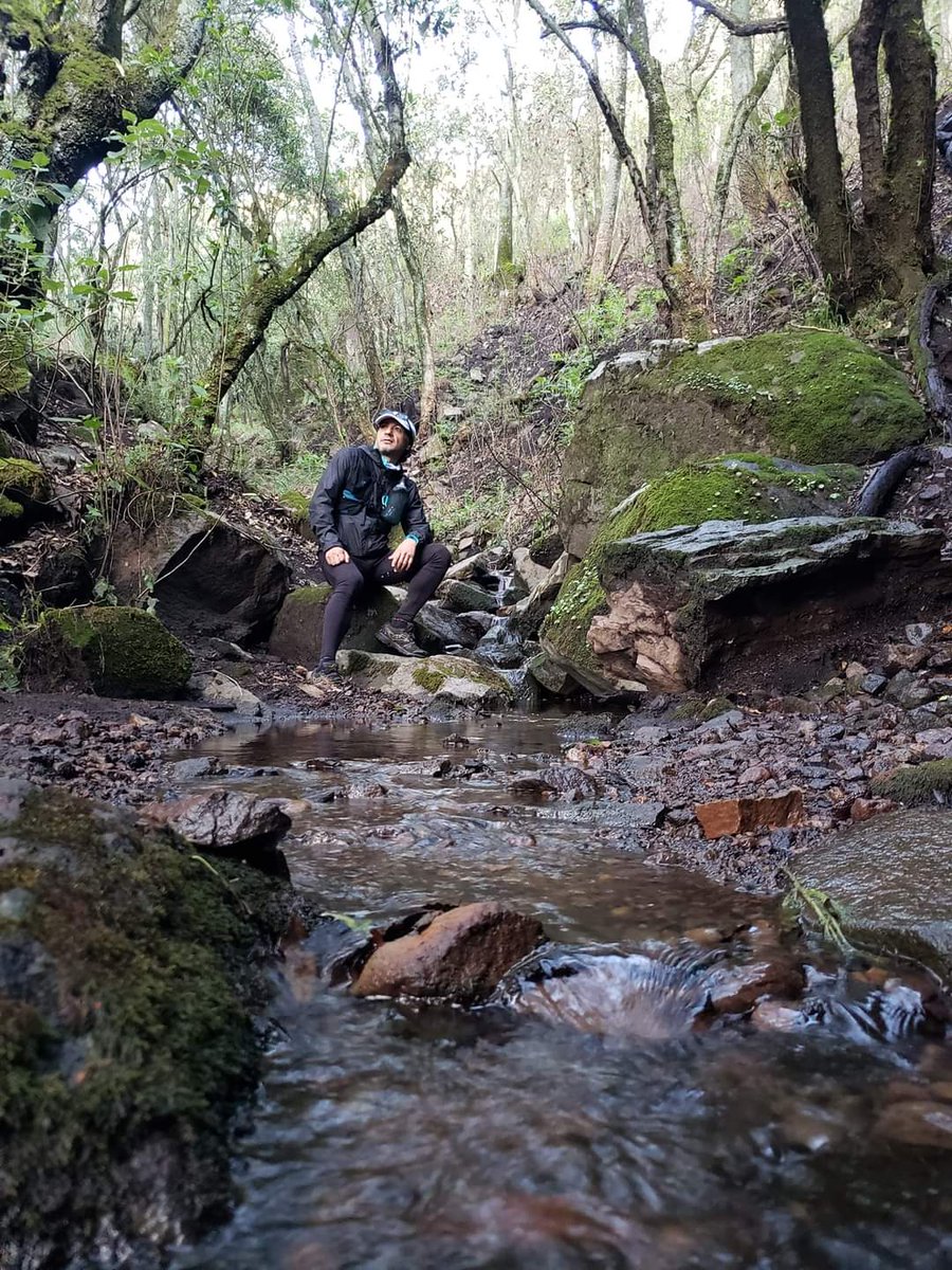 Nosoypelusa's tweet photo. El cauce del río no pasa dos veces por el mismo sitió...
Y tampoco somos los mismos después de cruzarlo.
#PrefieroLaMontaña #TrailRunning #TrailLover #UltraDeMente #Ultra4eva #UltraBeast #ElTrailAsiEs https://t.co/RcSpftLzAn