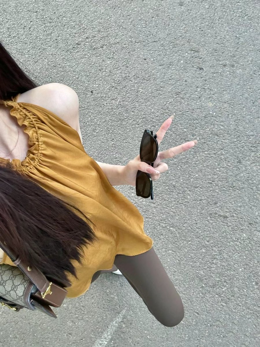 上班啦，今日穿搭
瑜伽裤与富家千金风
是不是很搭呢？ https://t.co/W6f3DhiXaW