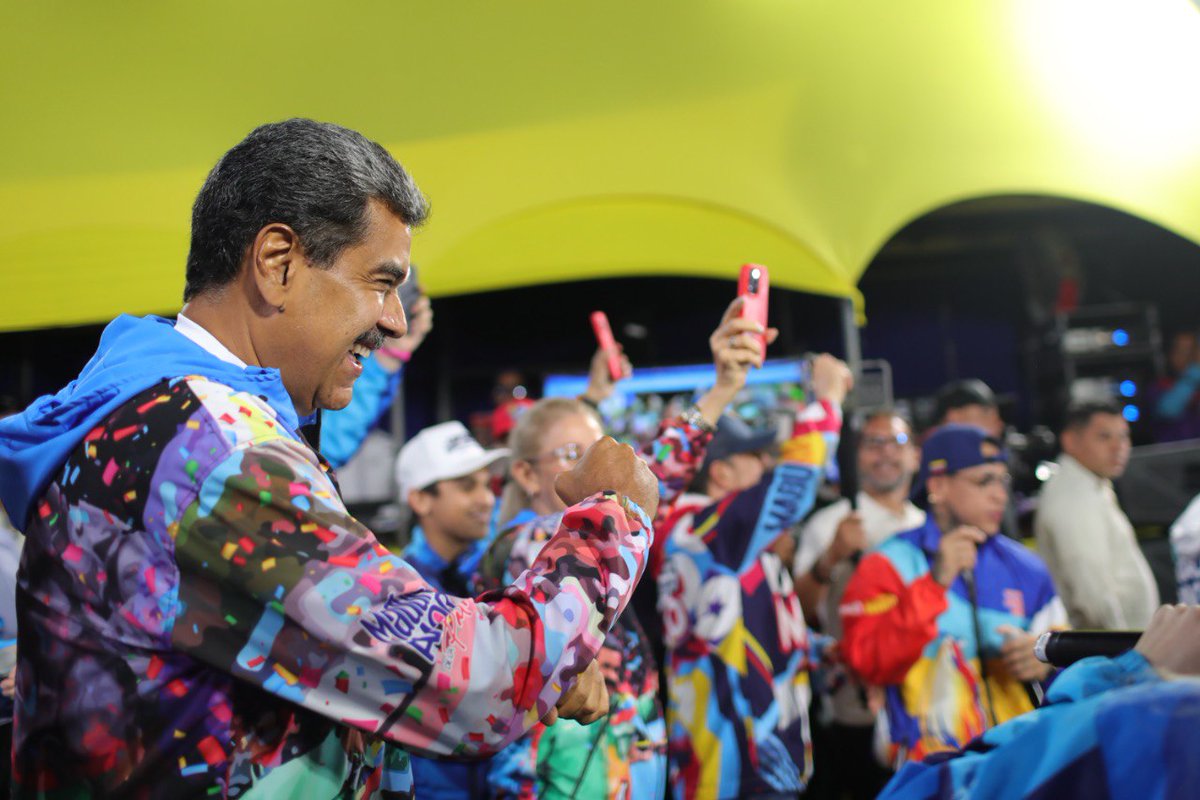 #Entérate 📰| Desde Barquisimeto, el presidente <a href="/NicolasMaduro/">Nicolás Maduro</a> precisó que ha entregado totalmente rehabilitada el área de Emergencias del Hospital Pastor Oropeza, ubicado en el municipio Iribarren. "Allá está la ministra (Magaly Gutiérrez), un área totalmente recuperada”.