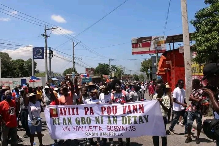 nazulus59900's tweet photo. Ayiti pa pou vann. ✊ https://t.co/LWYYwL00wh