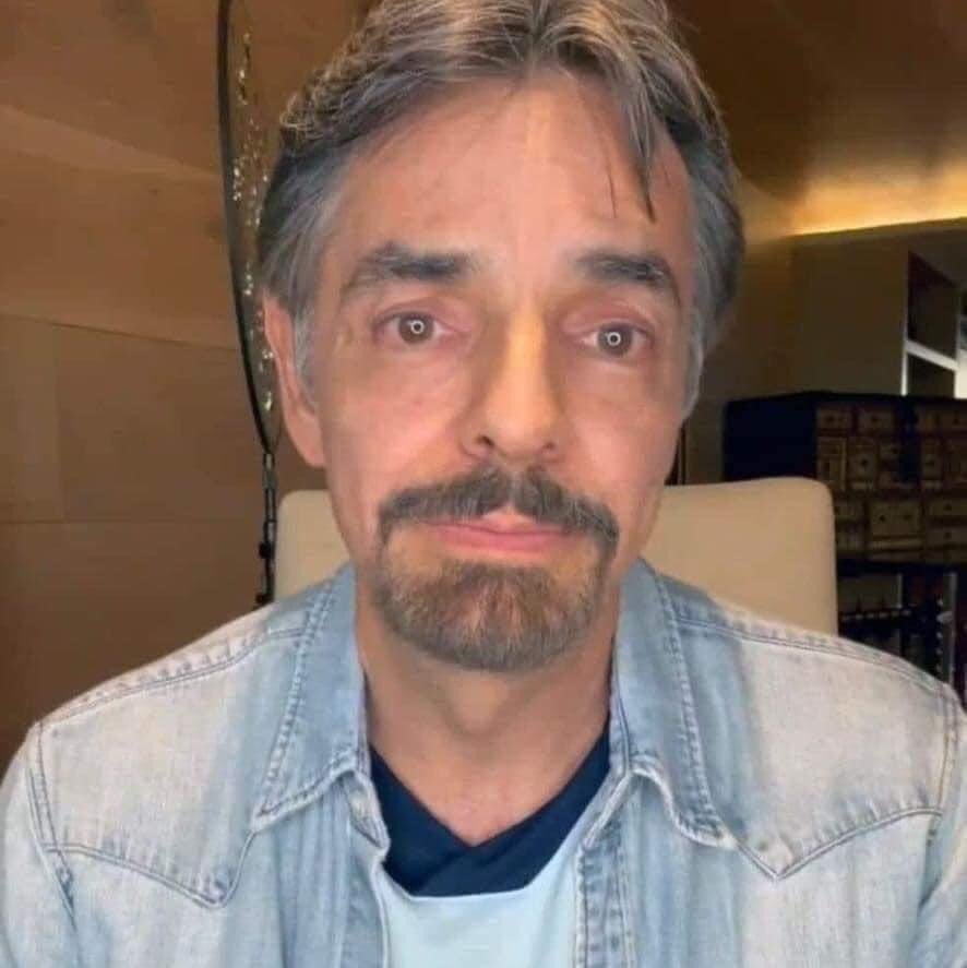 Yo mirando triste al profe para que me apruebe