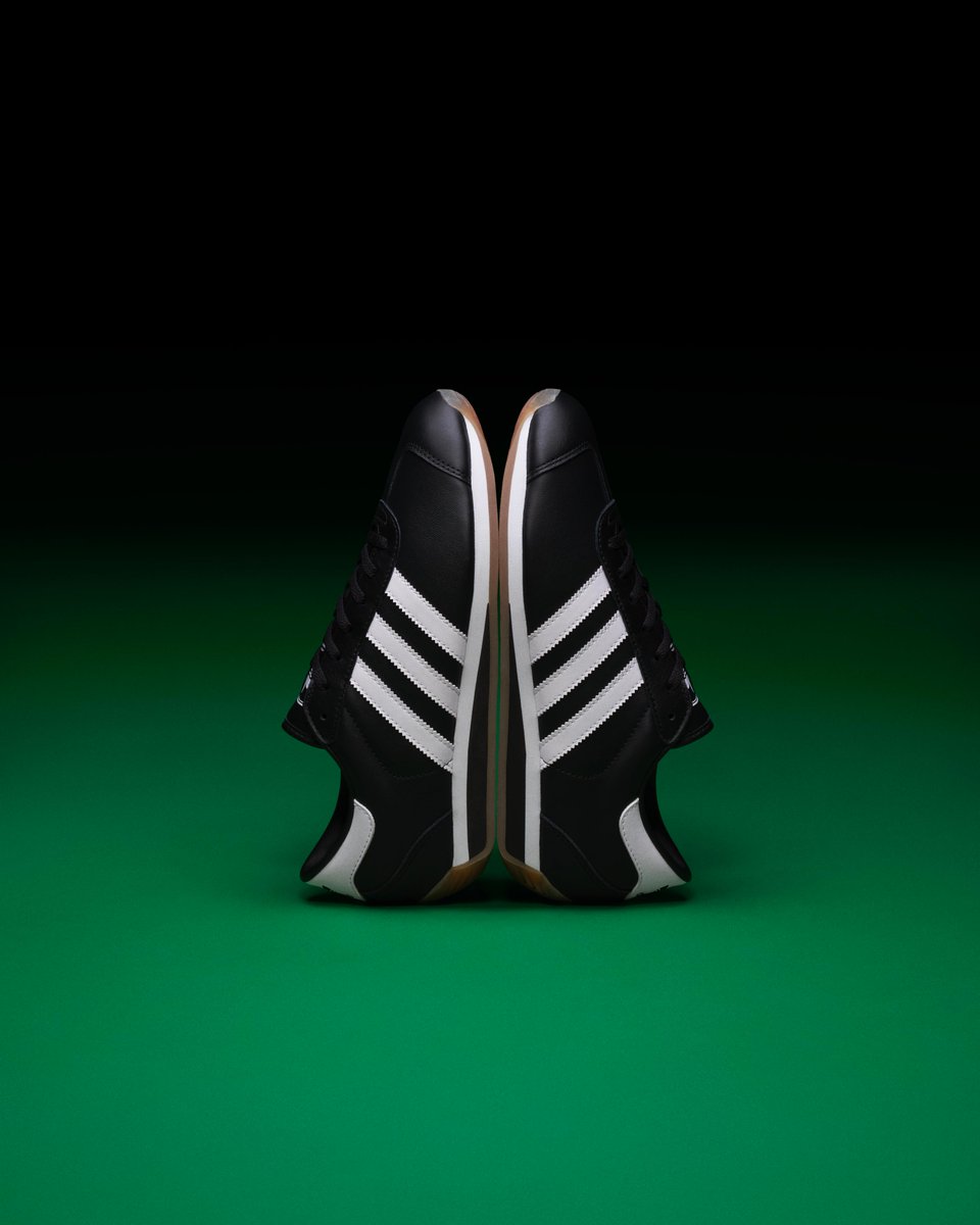 ひとつのオリジナルそれぞれのスタイル レトロランニングスニーカーのT