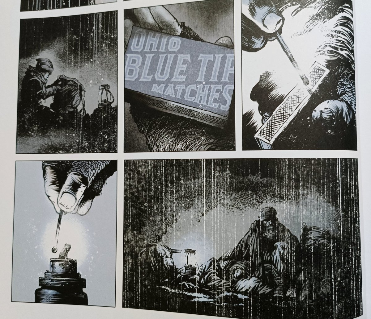 FranXavConsoli's tweet photo. Le roman de McCarthy était un petit chef d'oeuvre. Le film de John Hillcoat était très bon. Le coup de crayon de Manu Larcenet est tout aussi excellent.
#LaRoute https://t.co/SV85uFYy7O