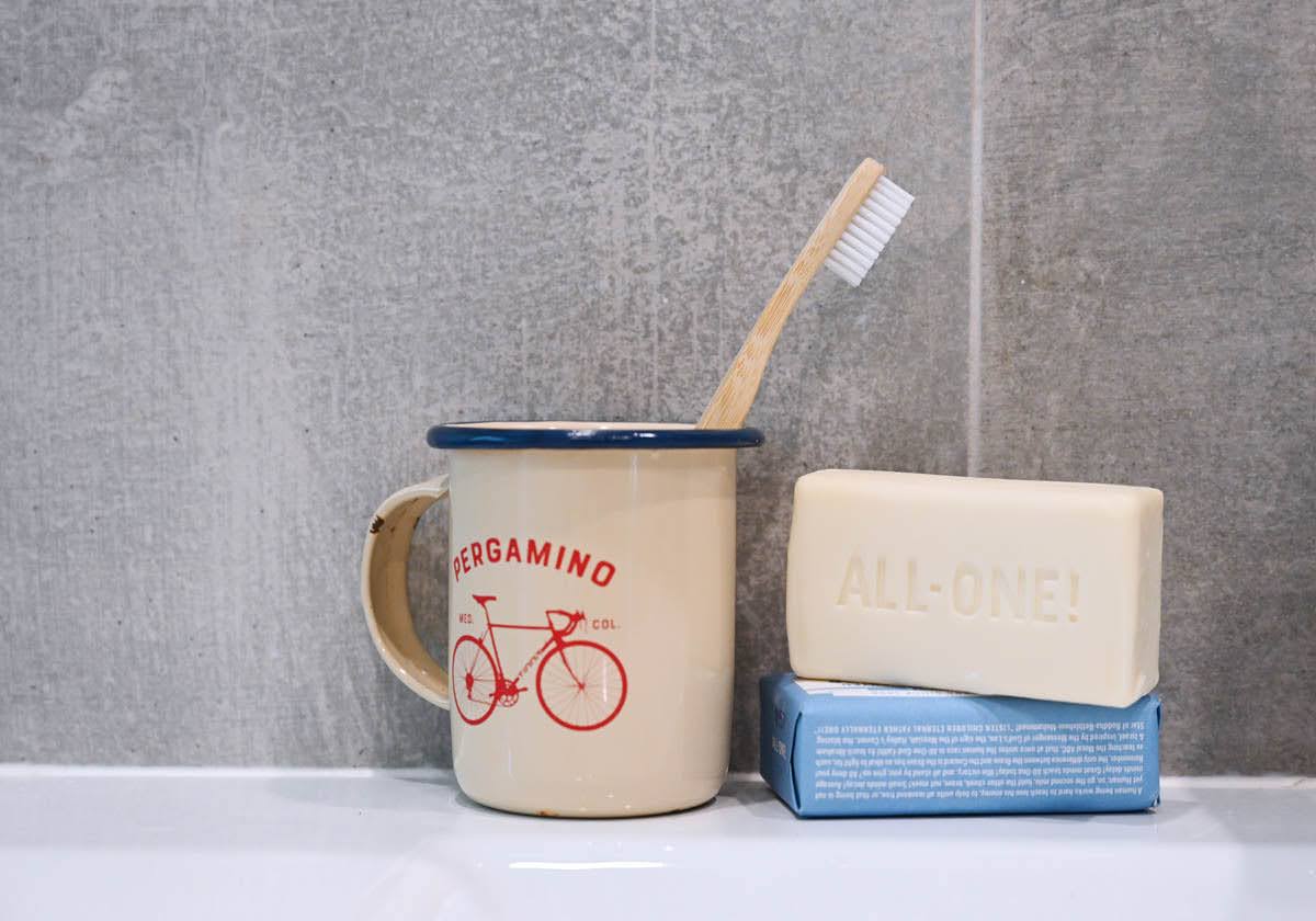 PlasticFreeJuly's tweet image. DAY 19 :  Bathroom swaps: looking to make your bathroom routine more sustainable? There are some simple swaps to reduce plastic waste and embrace eco-friendly options🚿 plasticfreejuly.org/get-involved/w…
#PlasticFreeJuly #ChooseToRefuse