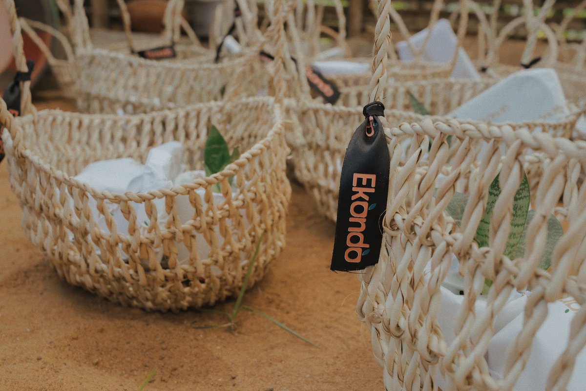 ekondolife's tweet photo. More Souvenir ideas? 🤔💡 

Our Mini Edak 🪴 Murna 😍and Nala tray✨ make the perfect gift set for your birthdays, anniversaries, parties and so much more😁

How much? 💸 
Mini Edak with Plant - N8500
Mini Murna - N5000
Nala Tray - N5000

As a set - N18,500 https://t.co/5gQ5r4tHO8