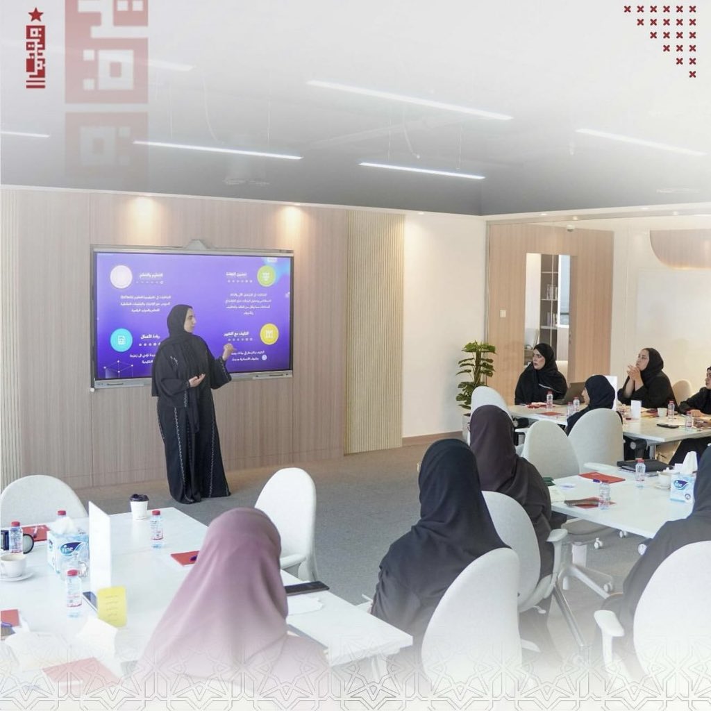 fujexcellence's tweet photo. نظم مكتب برنامج الفجيرة للتميز الحكومي، وكجزء من عملية إطلاق منظومة الفجيرة للإبتكار الحكومي ورشة تدريبية بعنوان "إدارة الابتكار الحكومي"، قدمتها الدكتورة فاطمة لاري، خبيرة الابتكار واستشراف المستقبل. تهدف الورشة إلى تأصيل مفهوم  الابتكار الحكومي في الإمارة. https://t.co/4qwy5cWolL