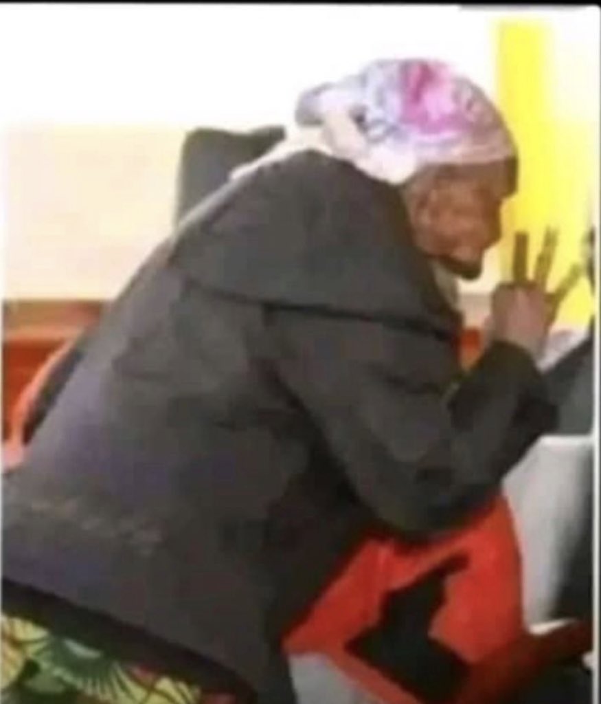 Naomikibandi's tweet photo. Mambo ni matatu.
#FreeAlinur 
#FreeGaitho
#RutoMustGo
RETWEET WIDELY. https://t.co/eOyss9Fjio