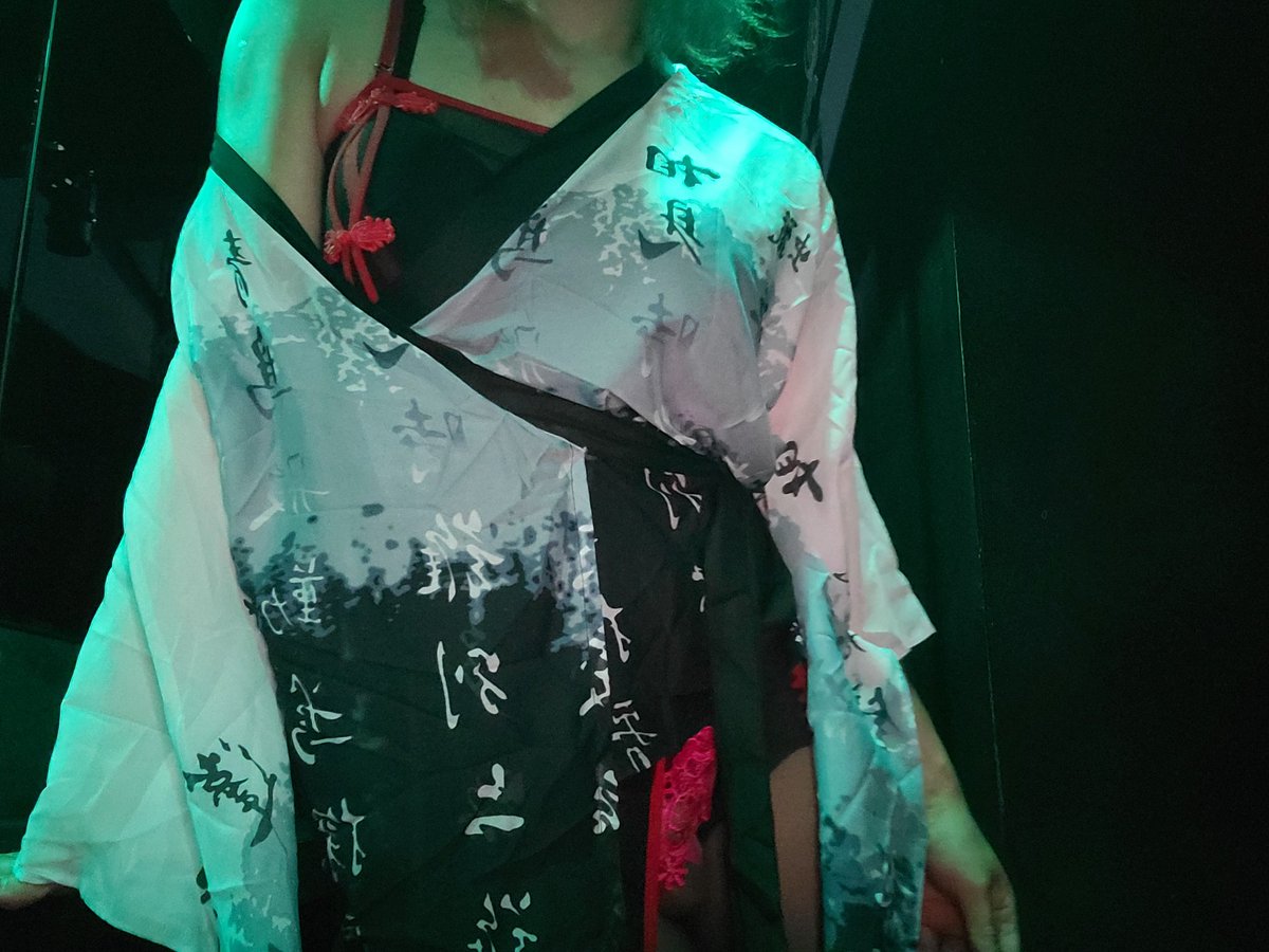 yenu22's tweet photo. 비오는날 J 는 한가하고 운치있어서 좋아 https://t.co/LrGfPX7N8h