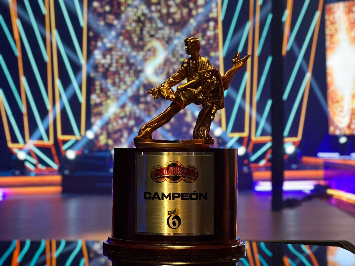multimediostv's tweet photo. Una final digna de los mejores #Bailadísimo 😎

En Vivo ➡ https://t.co/Ldy2UsFN24 https://t.co/hMLGjZo3BE
