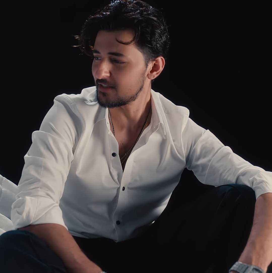 sumouli__'s tweet photo. PLAIN WHITE SHIRT, MESSY HAIR. I'M HERE FOR IT!

JEEJA OUT NOW
JEEJA VIDEO OUT NOW https://t.co/rK59cYEYVq
