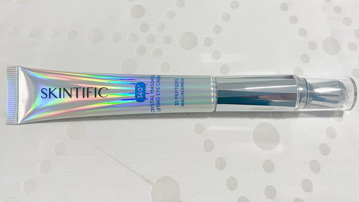 Jan_Lanla's tweet photo. จะกี่หลอดฉันก็เลิฟจากใจคนที่ใต้ตาดำและมีริ้วรอย SKINTIFIC 360 Crystal Massager Lifting Eye Cream ตัวนี้ตอบโจทย์ทุกตรง ทั้งเนื้อครีมเข้มข้น ซึมผิวได้ดี หัวนวดรูปเพชรที่สั่นเบาๆ นวดๆ ชอบมาก ฟินมาก #SKINTIFICTH #ใช้ดีบอกต่อ https://t.co/S7uFr0NIKL