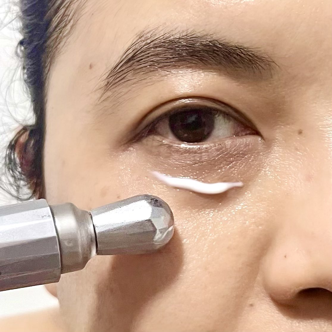 Jan_Lanla's tweet photo. จะกี่หลอดฉันก็เลิฟจากใจคนที่ใต้ตาดำและมีริ้วรอย SKINTIFIC 360 Crystal Massager Lifting Eye Cream ตัวนี้ตอบโจทย์ทุกตรง ทั้งเนื้อครีมเข้มข้น ซึมผิวได้ดี หัวนวดรูปเพชรที่สั่นเบาๆ นวดๆ ชอบมาก ฟินมาก #SKINTIFICTH #ใช้ดีบอกต่อ https://t.co/S7uFr0NIKL