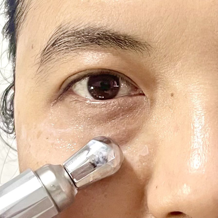 Jan_Lanla's tweet photo. จะกี่หลอดฉันก็เลิฟจากใจคนที่ใต้ตาดำและมีริ้วรอย SKINTIFIC 360 Crystal Massager Lifting Eye Cream ตัวนี้ตอบโจทย์ทุกตรง ทั้งเนื้อครีมเข้มข้น ซึมผิวได้ดี หัวนวดรูปเพชรที่สั่นเบาๆ นวดๆ ชอบมาก ฟินมาก #SKINTIFICTH #ใช้ดีบอกต่อ https://t.co/S7uFr0NIKL